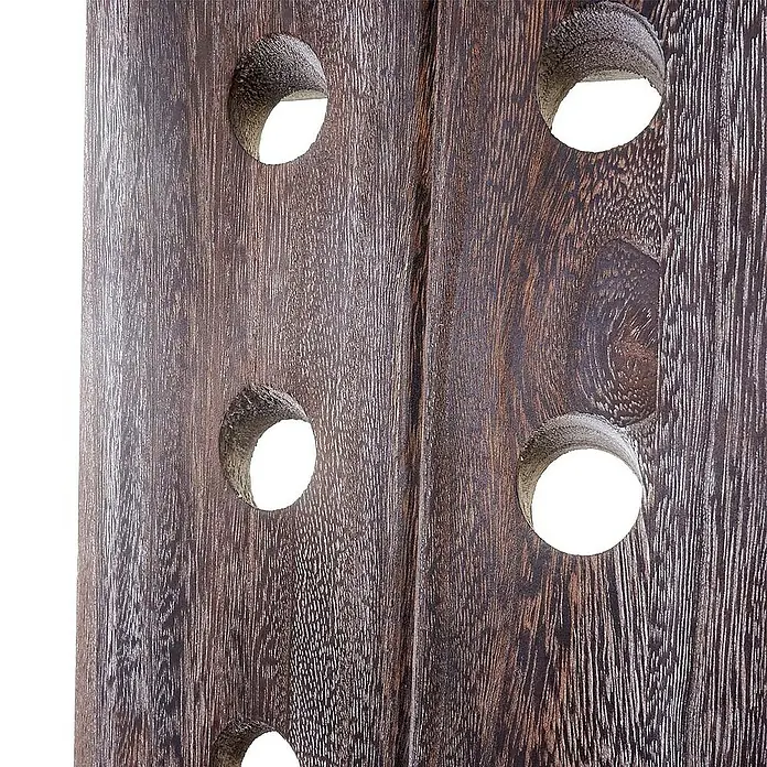 Berlinlodge Flaschenregal Rüttelbrett Weinregal für 20 Flaschen - L x B x H: 5 x 22 x 120 cm, Holz - Nahaufnahme einer Lampe mit sechs Lichtpunkten in Holzverkleidung, die ein warmes und einladendes Licht verbreitet.