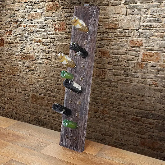 Berlinlodge Flaschenregal Rüttelbrett Weinregal für 20 Flaschen - L x B x H: 5 x 22 x 120 cm, Holz - Rustikales Weinregal aus Holz für Wandmontage mit sieben Flaschen Wein in verschiedenen Farben.