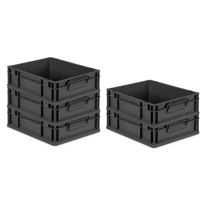 Proregal Eurobox Eurobox NextGen Grip - Kunststoff, Schwarz - Drei dunkelgraue Lagerboxen sind gestapelt und zwei weitere daneben, die robust und vielseitig für Ordnung sorgen.