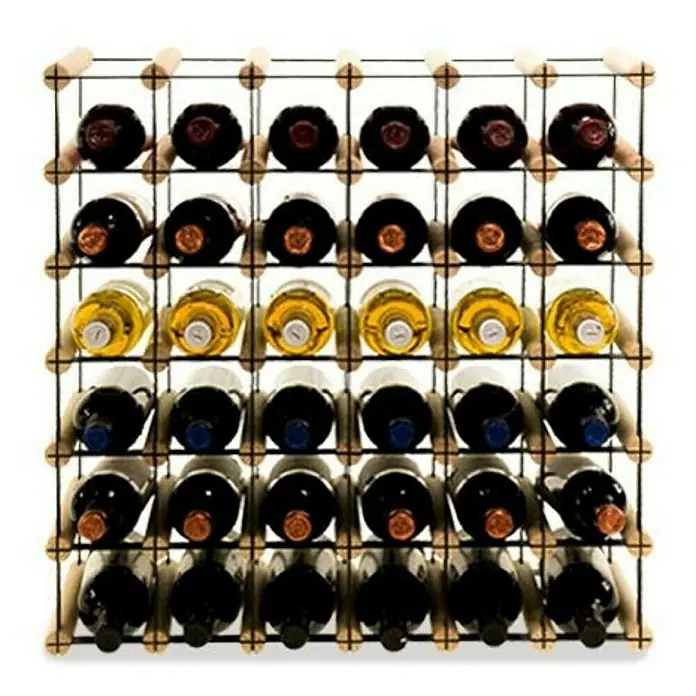 Proregal Flaschenregal Modulares Weinregal VINOTECA MOD METAL für 6x6 Flaschen - L x B x H: 24,5 x 62,5 x 62,5 cm, Holz - Ein Weinregal aus Holz und Metall, gefüllt mit Weinflaschen. Das Regal bietet Platz für 30 Flaschen und ist ideal für Weinliebhaber.