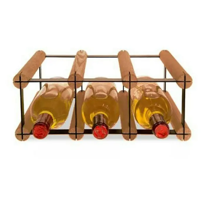 Proregal Flaschenregal Modulares Weinregal VINOTECA MOD METAL für 3x1 Flaschen - Holz - Nahaufnahme eines hölzernen Weinregals mit drei Weißweinflaschen, das die elegante und funktionelle Aufbewahrungslösung hervorhebt.