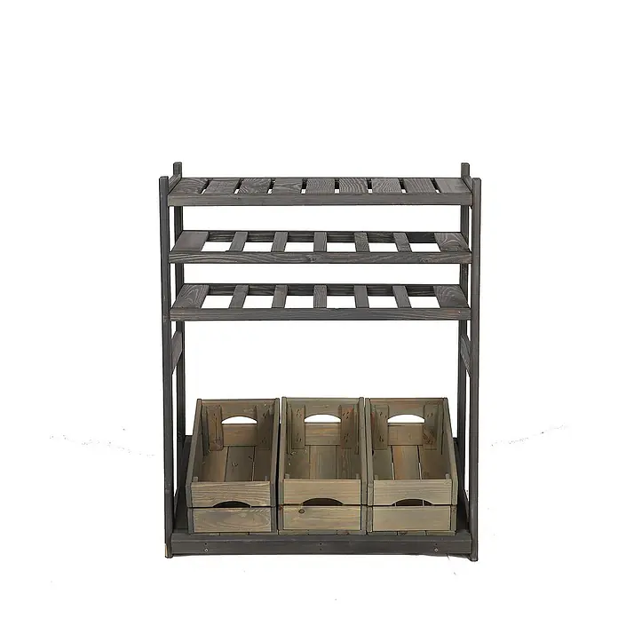Proregal Flaschenregal & Weinregal SPREEWALD für 12 Flaschen - L x B x H: 33 x 70 x 86 cm, Holz - Ein dreistufiges, graues Holzregal mit drei Schubladen. Das Regal eignet sich ideal zur Aufbewahrung und Präsentation von Waren.