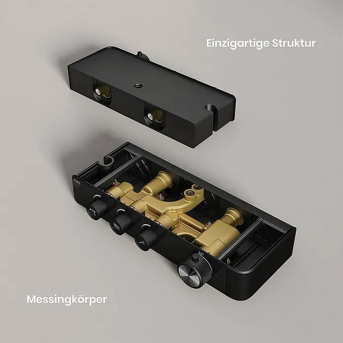 Emke Duschsystem Einstellbare Wassermenge F28 - Mit Thermostatarmatur, Lochabstand: 119 cm, Anzahl Strahlarten: 3 Stk., Schwarz - Das Innenleben der Duscharmatur wird durch die abgenommene Abdeckung enthüllt. Der messingfarbene Wasserkreislauf wird sichtbar.