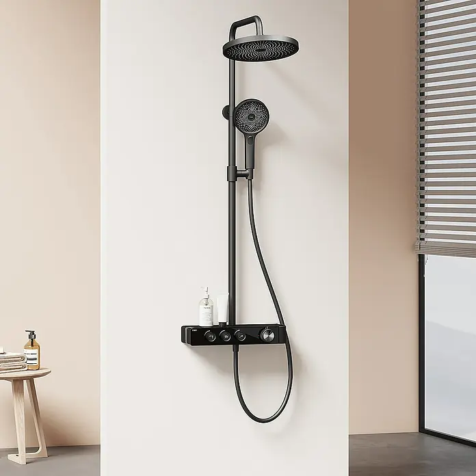 Emke Duschsystem Einstellbare Wassermenge F28 - Mit Thermostatarmatur, Lochabstand: 119 cm, Anzahl Strahlarten: 3 Stk., Schwarz - Elegante, schwarze Duscharmatur mit Regendusche, Handbrause und Ablage für Badutensilien. Modernes Design für ein luxuriöses Duscherlebnis.