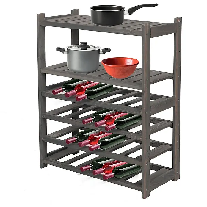 Proregal Flaschenregal Weinregal SPREEWALD für 24 Flaschen - Holz - Weinregal mit Kochgeschirr. Das graue Weinregal ist mit Weinflaschen, einem Topf, einer Schüssel und einer Kasserolle gefüllt.