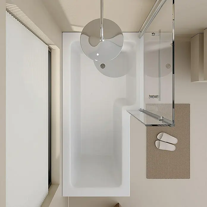 Home Deluxe Eckbadewanne ELARA - Weiß - Draufsicht auf eine Badewanne mit Duschabtrennung und einer Duschbrause. Daneben liegt eine Badematte mit Pantoffeln.