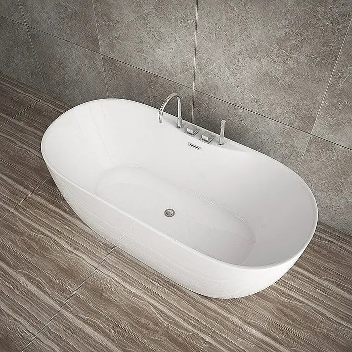 Home Deluxe Freistehende Badewanne LENI inkl. silberner Armatur - Weiß - Freistehende Badewanne in Weiß mit Armaturen und braun-grauem Bodenbelag. Stilvolle Badezimmerausstattung für entspannende Momente.