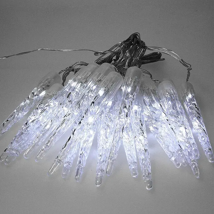 ECD Germany LED-Lichterkette - Außen, Lichtfarbe: Kaltweiß, Anzahl Leuchtmittel: 40 Stk., Netzbetrieben - Nahaufnahme von einem glitzernden LED-Eiszapfen-Lichterkette, perfekt für festliche Dekorationen und eine stimmungsvolle Beleuchtung.