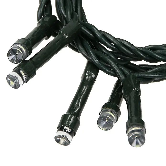 ECD Germany LED-Lichterkette - Außen, Lichtfarbe: Warmweiß, Anzahl Leuchtmittel: 320 Stk., Netzbetrieben - Detailaufnahme einer Lichterkette mit klaren LEDs und grünem Kabel, ideal für festliche Dekorationen.