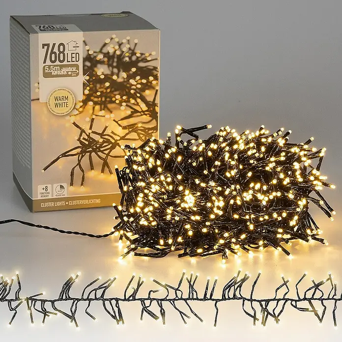ECD Germany LED-Clusterlichterkette 768 LEDs 5,5m für Innen & Außen IP44 Warmweiß - Außen, Länge: 8,5 m, 768 Stk., Netzbetrieben - Lichterkette mit 768 warmweißen LEDs, ideal für festliche Beleuchtung, präsentiert mit Verpackung und einem Teil der Kette.