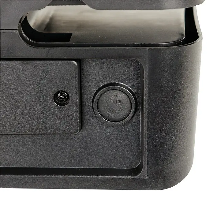 Arte confort Aplique solar para exterior Olvar - 2,5 W, Plástico, Blanco neutro, Negro - Primer plano de un dispositivo negro con un botón de encendido redondo y un tornillo que asegura la carcasa.