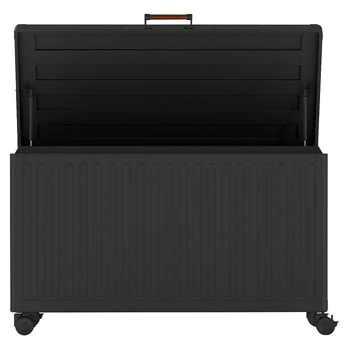 Kissenbox Mirador Life - L x B x H: 130 x 60,4 x 70 cm, Metall, Anthrazit - Abbildung einer schwarzen, horizontal gerippten Truhe mit offenem Deckel und braunem Griff, die einen großzügigen Stauraum bietet.