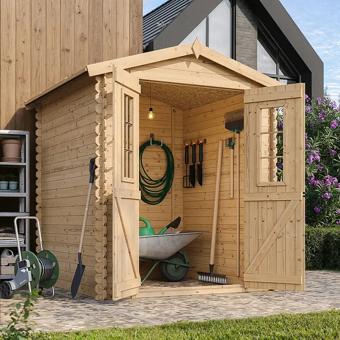 Timbela Gerätehaus M320C - Außenmaß inkl. Dachüberstand (B x T): 196 x 196 cm, Holz, Natur, Ohne Fußboden - Gartenschuppen aus Holz mit geöffneten Türen, gefüllt mit Gartengeräten und Zubehör.
