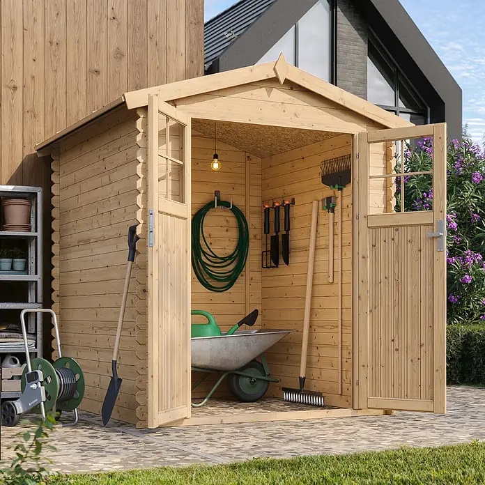 Timbela Gerätehaus M320F - Außenmaß inkl. Dachüberstand (B x T): 196 x 196 cm, Holz, Natur, Ohne Fußboden - Geräumiges Gartenhaus aus Holz mit geöffneten Türen, gefüllt mit Gartengeräten. Praktische Aufbewahrung für den Garten.
