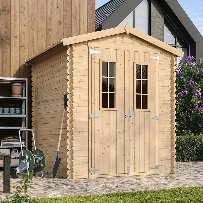 Timbela Gerätehaus M320C - Außenmaß inkl. Dachüberstand (B x T): 196 x 196 cm, Holz, Natur, Ohne Fußboden - Ein hölzernes Gartenhaus mit Doppeltür und kleinen Fenstern, ideal zur Aufbewahrung von Gartengeräten und -möbeln im Außenbereich.