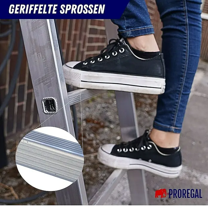 Proregal Anlegeleiter ATLAS - Anzahl Tritte: 7 Stk., Arbeitshöhe: 2.950 mm, Belastbarkeit: 150 kg, Aluminium - Frau steigt auf eine Aluminiumleiter mit geriffelten Sprossen. Sicheres Aufsteigen dank rutschfester Trittflächen.