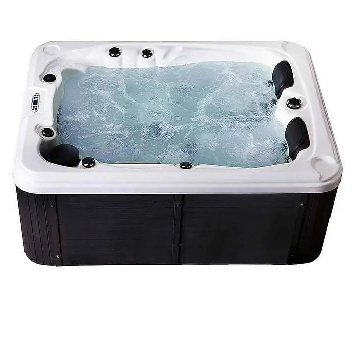HOME DELUXE Outdoor Whirlpool BEACH Pure -  - Nahaufnahme eines sprudelnden Whirlpools mit schwarzen Akzenten und digitalem Bedienfeld, der Entspannung und Luxus verspricht.