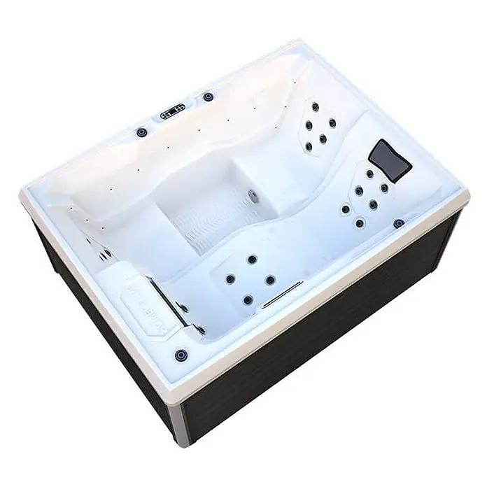 Home Deluxe Außen-Whirlpool STREAM PURE - Anthrazit, Max. Personenzahl: 3 Stk. - Dieses Bild zeigt einen luxuriösen Whirlpool mit brauner Verkleidung und weißem Innenraum, perfekt für Entspannung.