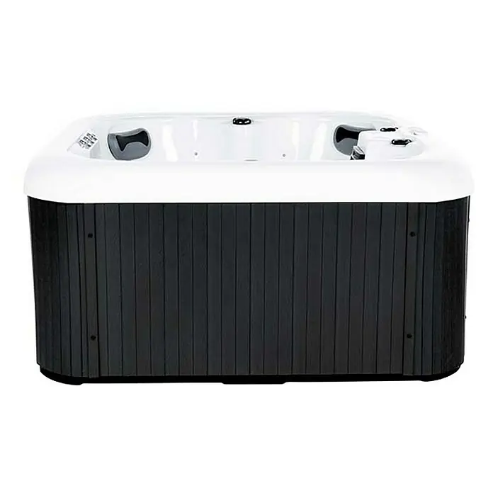 Home Deluxe Outdoor Whirlpool SEA STAR Mit Treppe und Thermoabdeckung -  - Diese Aufnahme zeigt eine moderne Badewanne mit weißem Rand und einer dunkelgrauen Holzverkleidung, die ein entspannendes Badeerlebnis verspricht.