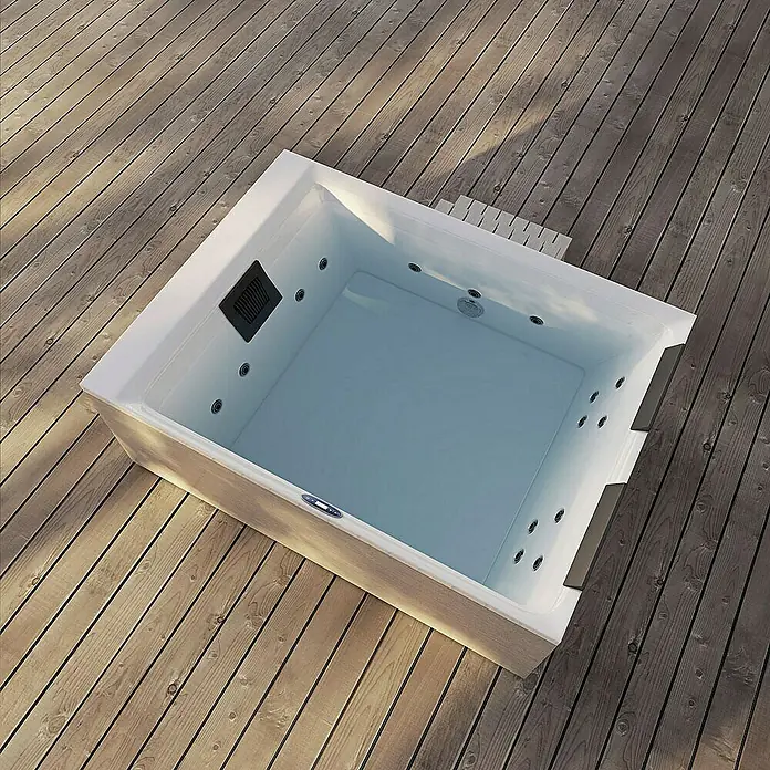 Home Deluxe Außen-Whirlpool NIMBUS PURE - Weiß, Max. Personenzahl: 2 Stk. - Einbau-Whirlpool mit Holzverkleidung und klarem Wasser, umgeben von einer Holzterrasse. Perfekt für Entspannung im Freien.