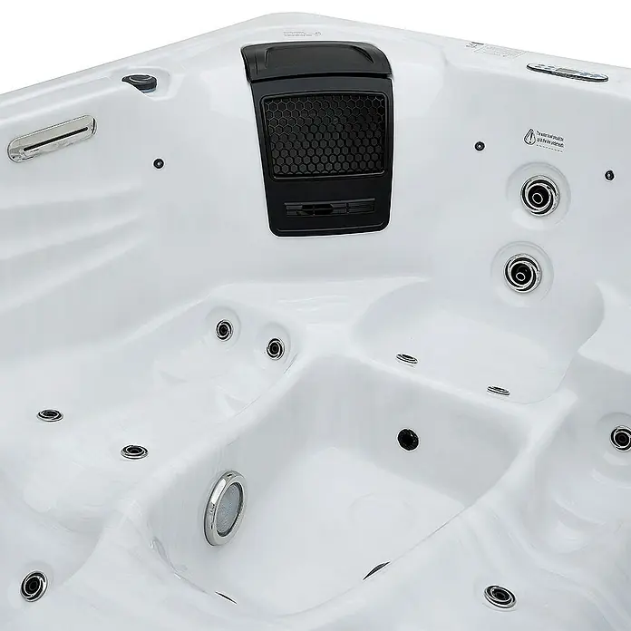Home Deluxe Außen-Whirlpool SUNSET inkl. Treppe und Thermoabdeckung - Weiß, Max. Personenzahl: 3 Stk. - Detailansicht eines Whirlpools mit Düsen und Bedienelementen, die Komfort und Entspannung versprechen.