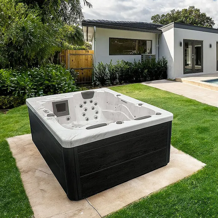 HOME DELUXE - Outdoor Whirlpool WHITE MARBLE PURE - 210 x 160 cm für 3 Personen | Ausstattung: Pure -  - Luxuriöser Whirlpool im Garten. Der schwarze Whirlpool mit weißer Innenausstattung lädt zum Entspannen im Freien ein.