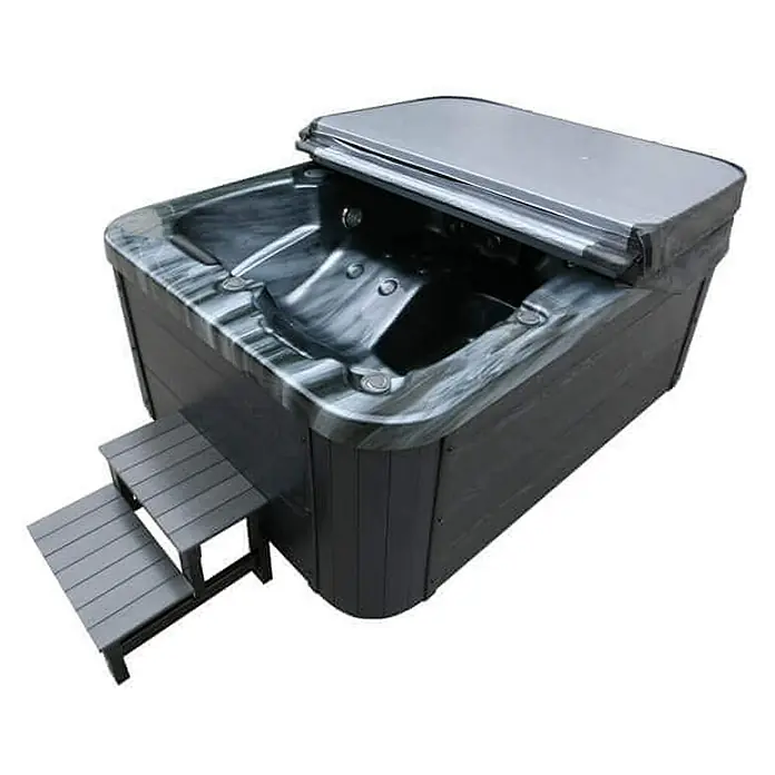 HOME DELUXE - Outdoor Whirlpool BLACK MARBLE - Mit Treppe und Thermoabdeckung | Ausstattung Mit Treppe und Thermoabdeckung -  - Grauer Whirlpool mit teilweise geöffnetem Deckel und kleinen Stufen. Entspannung pur im eigenen Garten mit diesem tollen Produkt.