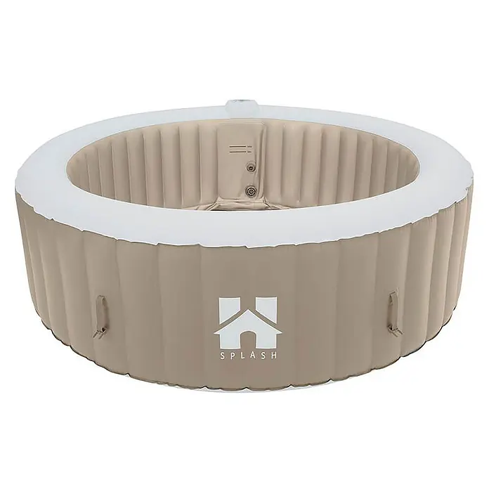 Home Deluxe Außen-Whirlpool SPLASH inkl. Kissen, Getränkehalter und Sonnendach - 208 x 208 x 65 cm, Beige, Max. Personenzahl: 6 Stk. - Abbildung eines runden, beigen aufblasbaren Whirlpools mit weißem Rand und dem Schriftzug "Splash".