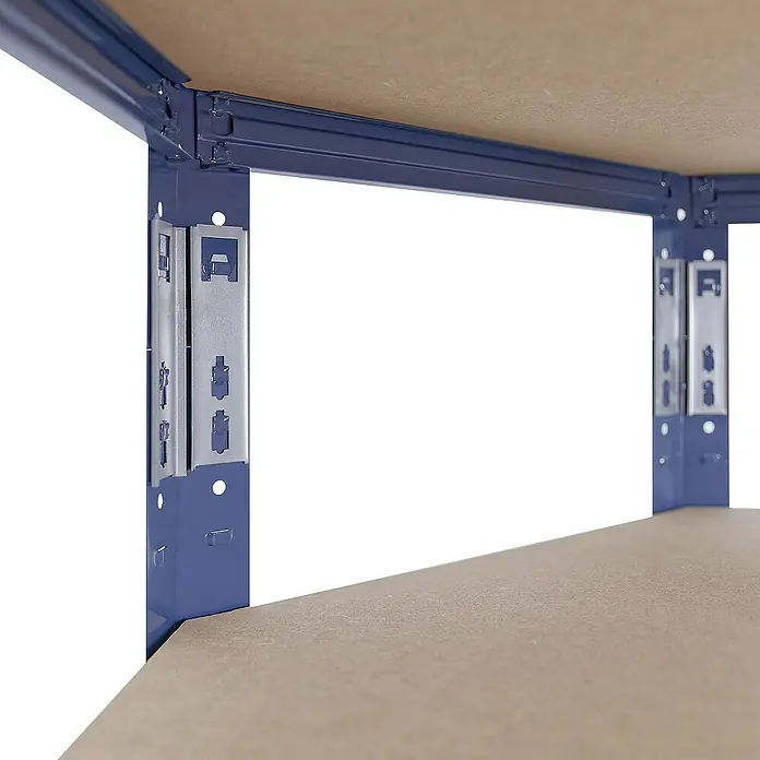 shelfplaza Schwerlastregal HOME - H x B x T: 155 x 60 x 30 cm, Traglast pro Boden: 175 kg, Stecken, blau - Nahaufnahme eines blauen Lagerregals mit hellbraunen Regalböden, das Stabilität und Funktionalität für die Lagerung bietet.