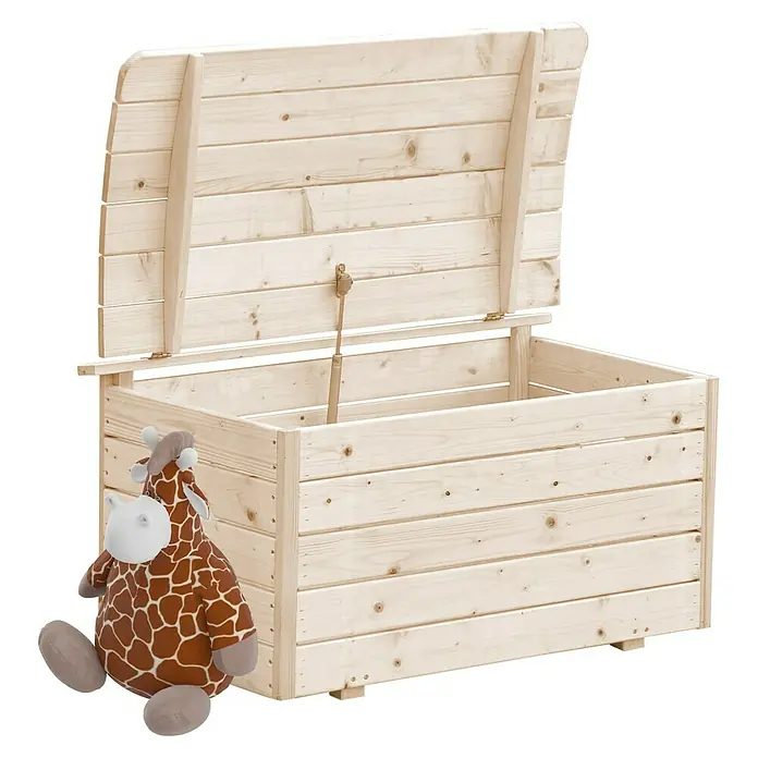 Timbela Aufbewahrungskiste -  - Ein offener, hölzerner Spielzeugtruhe mit einem Giraffenspielzeug davor. Bietet viel Stauraum und ist eine schöne Ergänzung für jedes Kinderzimmer.