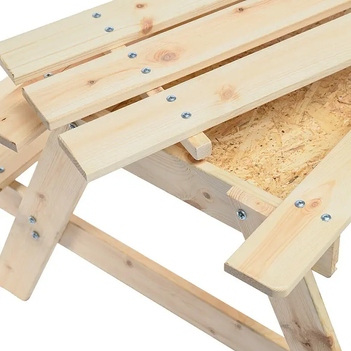 Timbela Kinder-Sitzgruppen-Set - 90 x 90 x 50 cm, Holz, Mit Staufach - Nahaufnahme eines hellen Holzgartentisches mit Schrauben. Eine robuste und natürliche Ergänzung für den Außenbereich.