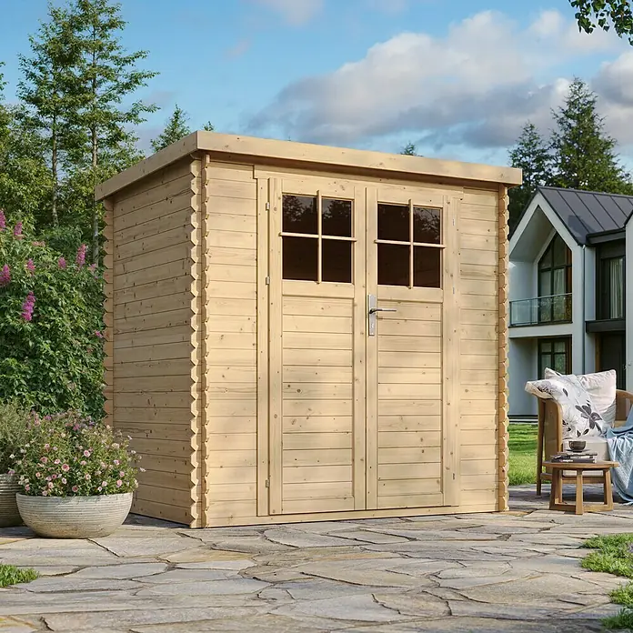Timbela Gerätehaus M311F - Außenmaß inkl. Dachüberstand (B x T): 204 x 142 cm, Holz, Natur, Ohne Fußboden - Ein helles Holzgartenhaus mit Doppeltüren und Fenstern, umgeben von Grün. Das Haus bietet praktischen Stauraum im Außenbereich.