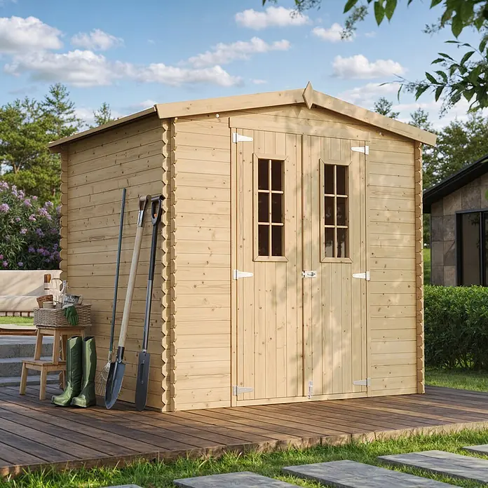Timbela Gerätehaus M369C - Außenmaß inkl. Dachüberstand (B x T): 236 x 226 cm, Holz, Natur, Ohne Fußboden - Helles Holzgartenhaus mit Doppeltür und Fenster, umgeben von Grün, bietet Stauraum im Freien.