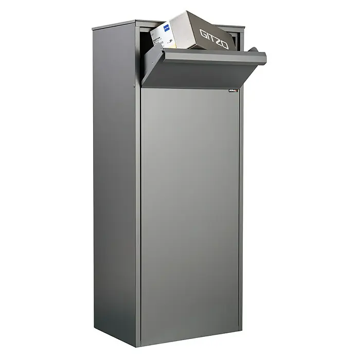Allux Paketbox 800 - L x B x H: 280 x 390 x 980 mm, Anthrazit, Stahl, Paketfach, Entnahme: Hinten - Ein grauer, wandmontierter Paketbriefkasten mit Gitzo-Paketen obenauf, ideal zur sicheren Aufbewahrung von Lieferungen.