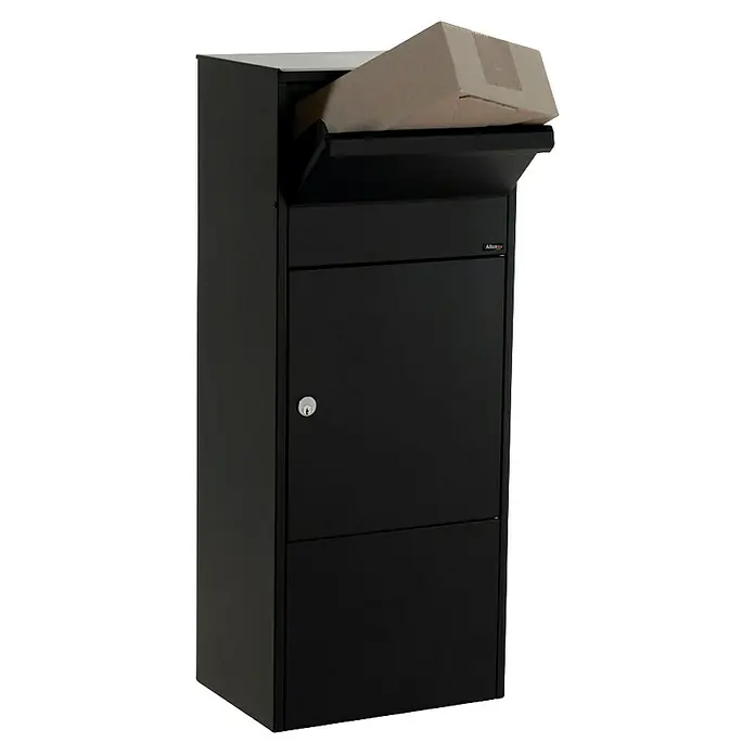 Allux Paketbox 800 - L x B x H: 280 x 390 x 980 mm, Schwarz, Stahl, Paketfach, Entnahme: Vorne - Ein schwarzer Paketbriefkasten mit einem Paket oben, der ideal für sichere Lieferungen ist. Elegantes Design für jedes Zuhause.
