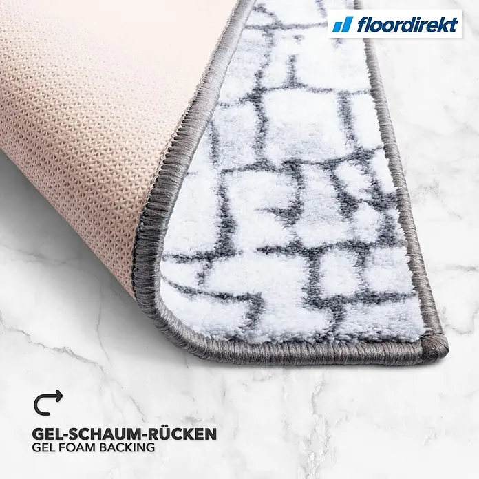 Teppichläufer Aqua - Grau, 350 x 80 cm, 100 % Polyamid - Bild eines Teppichs mit Gel-Schaum-Rücken und modernem Muster, Marke floordirekt, auf Marmor. OEKO-TEX® Zertifikat.