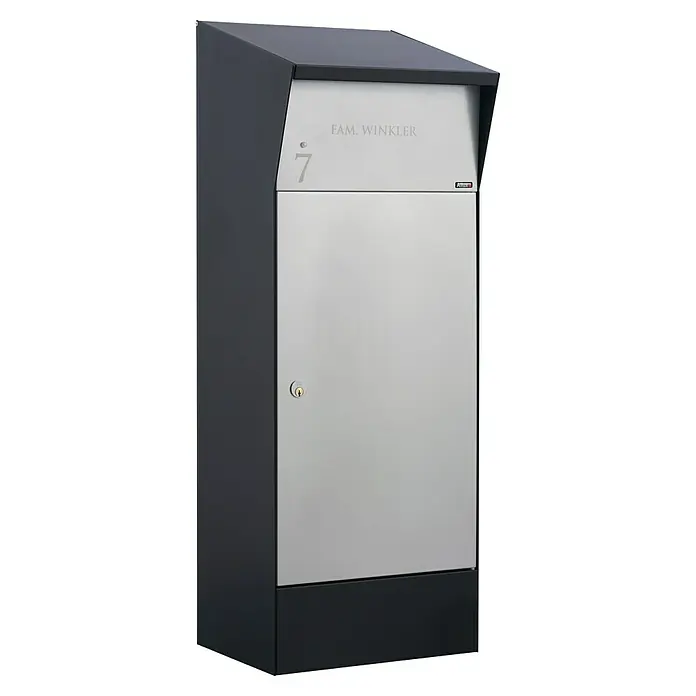 Allux Paketbox Björn mit LED - L x B x H: 365 x 400 x 1.100 mm, Schwarz / Grau, Stahl, Paketfach - Bild eines modernen Briefkastens mit Hausnummer und Namensschild. Der Briefkasten ist aus hochwertigen Materialien gefertigt und bietet viel Platz.