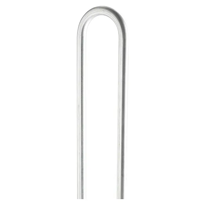 Allux Briefkastenständer Stand 1007 - curved stand - Höhe: 1.770 mm, Silber, Stahl - Nahaufnahme einer U-förmigen Haltestange aus Metall, ideal als Griff im Bad oder als minimalistisches Designelement.