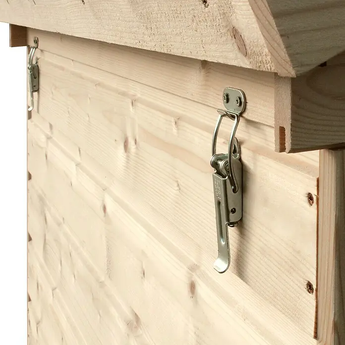 Timbela Hundehütte M405-1 - 90 x 73 x 85 cm, Holz, Natur - Detailansicht eines Holzkastens mit einem stabilen Knebelverschluss aus Metall, der die sichere Aufbewahrung gewährleistet.