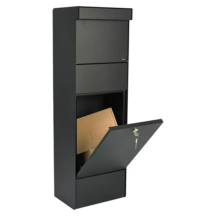 Allux Paketbox Grundform - L x B x H: 28 x 345 x 110 mm, Schwarz, Stahl, Paketfach - Abbildung eines schwarzen Paketbriefkastens mit geöffneter Tür und einem Paket darin.