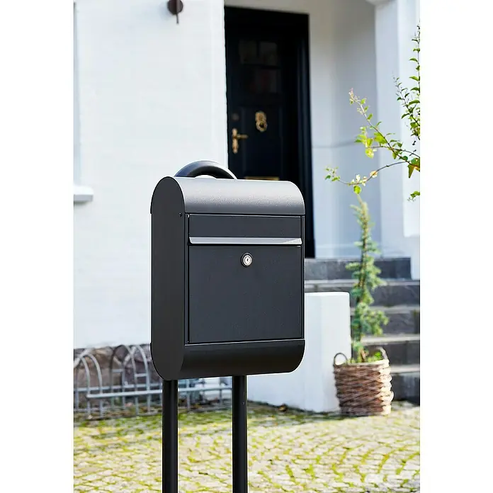 Allux Standbriefkasten 6000 - L x B x H: 170 x 345 x 485 mm, Schwarz, Stahl - Elegantes anthrazitfarbenes Briefkastensystem mit Griff und Schloss, das Funktionalität mit modernem Design für den Außenbereich verbindet.