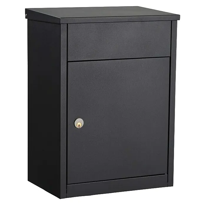 Allux Standbriefkasten 500 - L x B x H: 250 x 380 x 530 mm, Schwarz, Stahl, Sicherheitsschloss - Bild eines schwarzen abschließbaren Briefkastens mit einem geneigten Dach, der sicher und wetterfest ist.