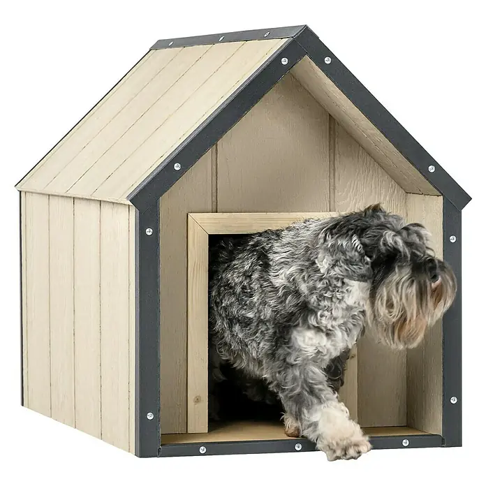 Timbela Hundehütte SMARTSIDE M M971-1 - 93 x 54 x 68 cm - Ein Zwergschnauzer verlässt ein helles Holz-Hundehaus mit dunklen Akzenten und Schrauben, das einen sicheren und komfortablen Platz bietet.