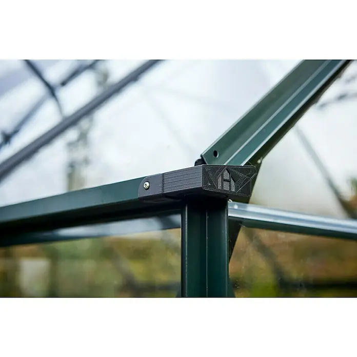 Halls Gewächshaus Icon Gardenhouse - Außenmaß inkl. Dachüberstand (B x T): 383,9 x 381,5 cm, Material Seitenwand: Glas, 3 mm, Grün - Detailaufnahme eines Gewächshausrahmens mit Eckverbinder.