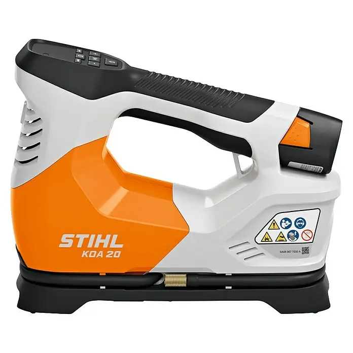 Stihl AS Akku-Kompressor KOA 20 - 12 V, Ohne Akku, 10,3 bar - Nahaufnahme des STIHL KOA 20 Akku-Gebläses, das sich durch sein orange-weißes Design und seine kompakte Bauweise auszeichnet.