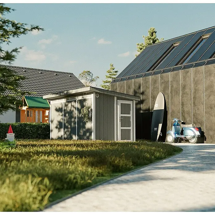 Timbela Gerätehaus M904 - Außenmaß inkl. Dachüberstand (B x T): 412 x 279 cm, Holz, Natur, Einzeltür - Ein grauer Gartenschuppen mit Doppeltür und einem blauen Roller neben einem modernen Haus mit Solardach in einer friedlichen Gartenszene.