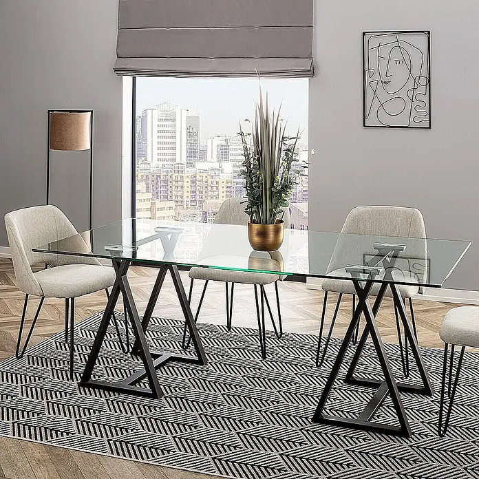 Dekoria Flachgewebeteppich - schwarz, beige, 290 x 200 cm - Esszimmer mit einem Esstisch mit Glasplatte und einem einzigartigen, geometrischen Metallgestell.