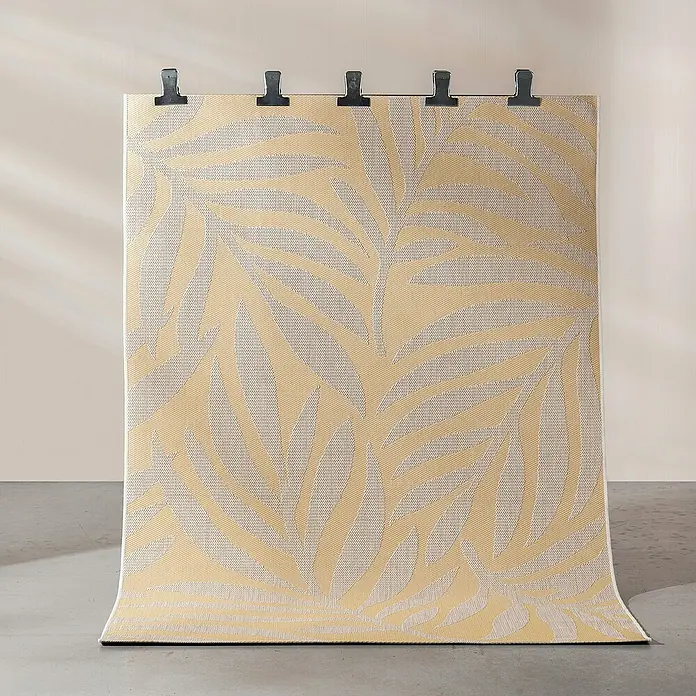 Dekoria Flachgewebeteppich - creme, beige, 230 x 160 cm - Ein Outdoor-Teppich mit einem auffälligen Blattmuster, befestigt mit Klammern, für stilvolle Akzente im Außenbereich.