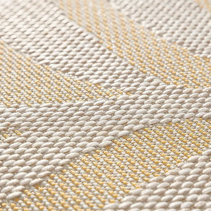Dekoria Flachgewebeteppich - creme, beige, 230 x 160 cm - Nahaufnahme eines gestreiften Teppichs in Beige und Gelb, der eine interessante Textur und ein attraktives Muster aufweist.
