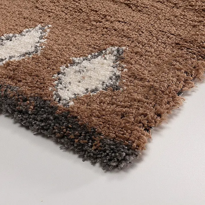 Dekoria Flachgewebeteppich - braun - Detailansicht eines braunen Teppichs mit weißen Akzenten, der eine weiche und einladende Textur zeigt. Perfekt für Wohnräume.